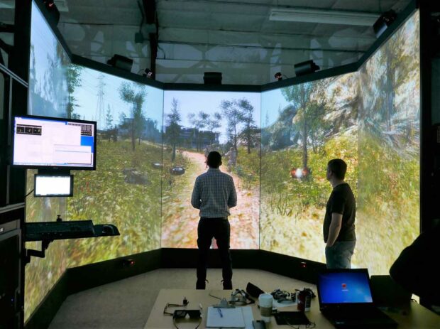 Five-screen immersive display vr training system